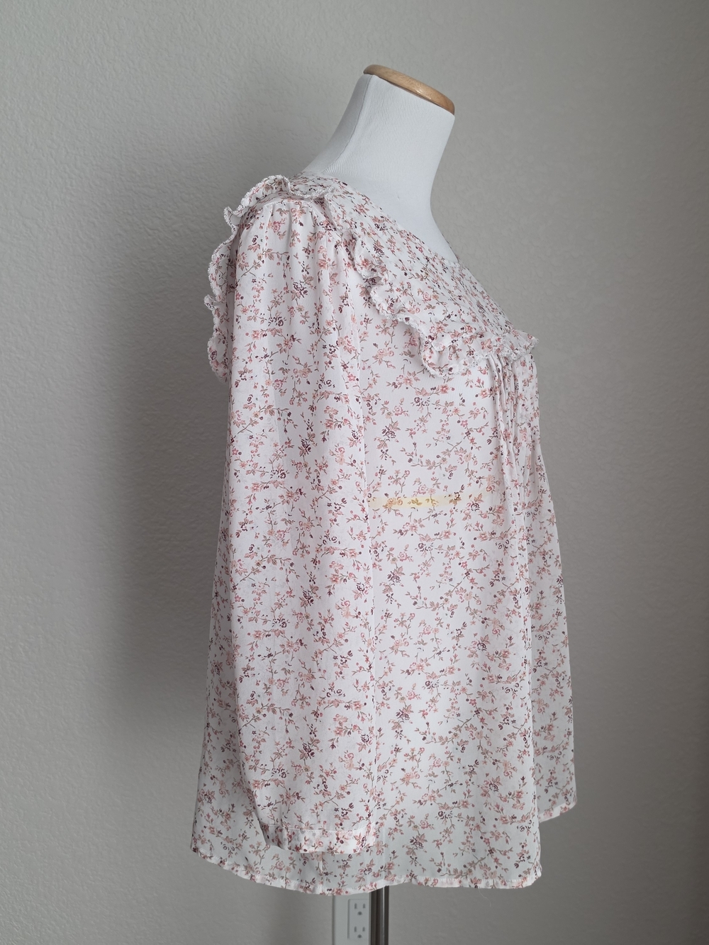 GAP Floral Ruffle Blouse - Picture 4 of 10